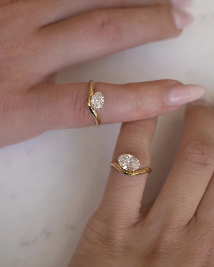 Oval Wave Pinky Diamond Ring - Silkhour